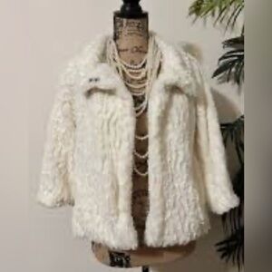 Solitaire Cream Teddy Cropped Faux Fur Cape Jacket size medium
